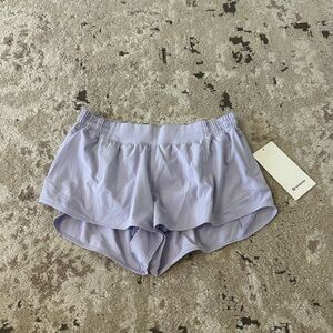 Lululemon Hotty Hot Low-Rise Lined Short 2.5" Size 12 NWT - Lavender Frost